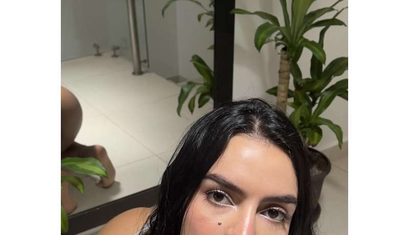 Francesca, passionale e senza freni al telefono